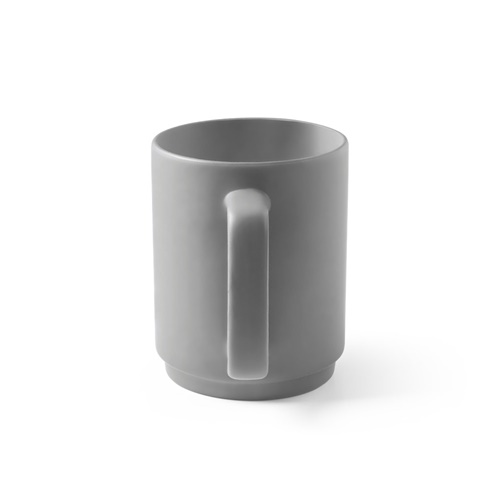 Tasse en céramique grise sur fond blanc