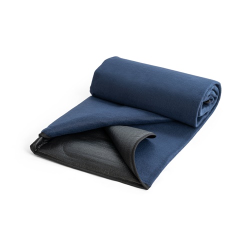 Couverture polaire bleue pliée sur fond blanc