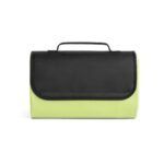 Couverture de pique-nique pliée vert et noir
