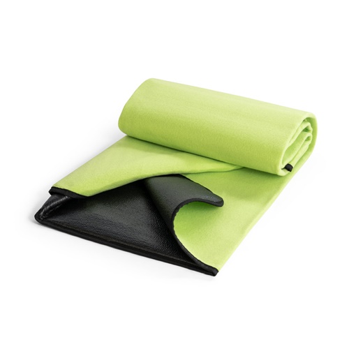 Couverture polaire verte roulée avec doublure noire