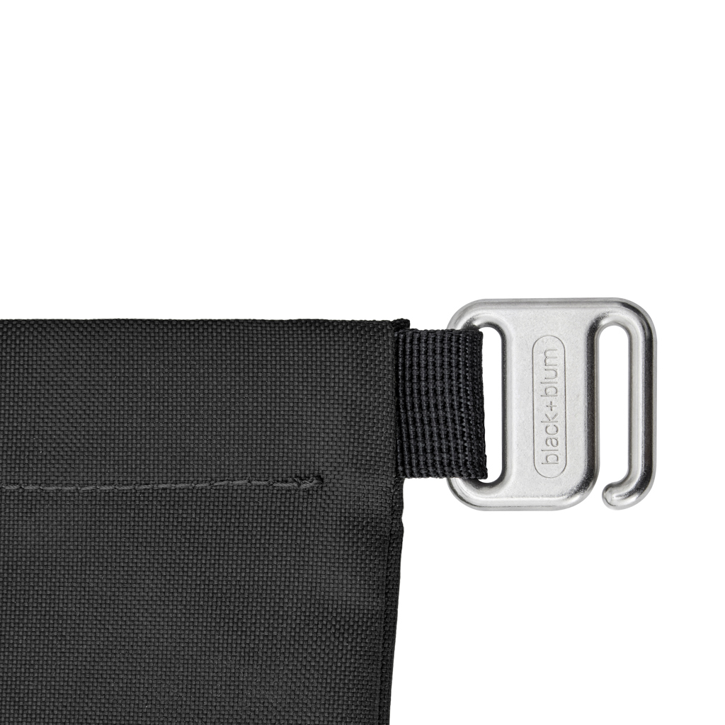 Sangle noire avec boucle métallique argentée