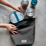 Préparation d’un sac avec contenants repas inox réutilisables