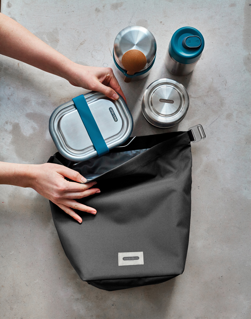 Préparation d’un sac avec contenants repas inox réutilisables