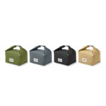 Quatre sacs isothermes colorés alignés côte à côte