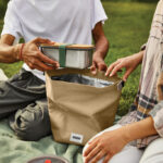 Pique-nique avec lunch box et sac isotherme.