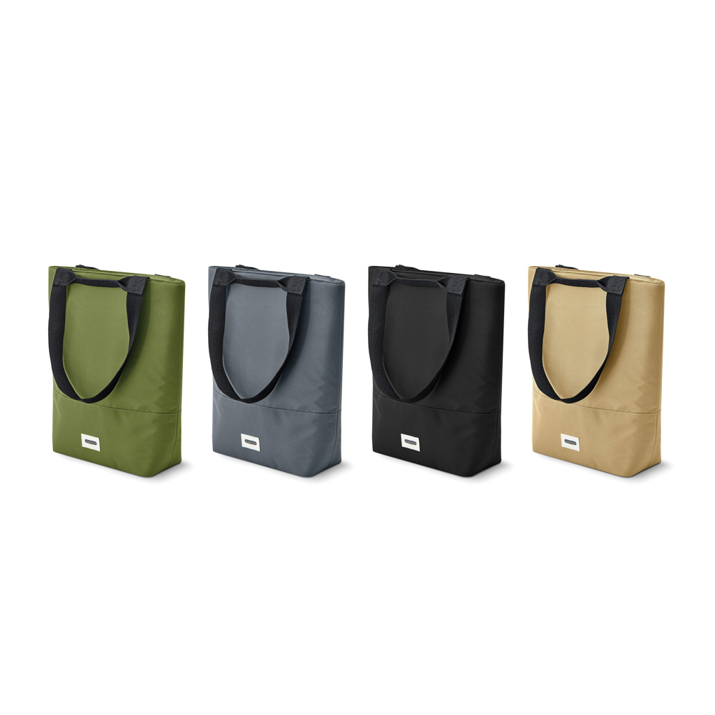 Quatre sacs cabas colorés alignés