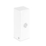 Boîte blanche rectangulaire sur fond blanc