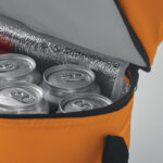 Canettes dans sac isotherme orange ouvert