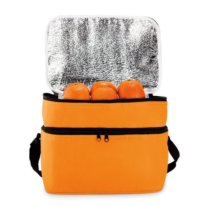 Sac isotherme orange avec des oranges à l’intérieur