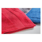Serviettes colorées en tissu doux empilées
