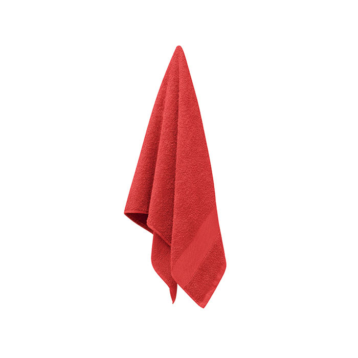 Serviette de bain rouge accrochée