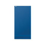 Serviette de bain bleue pliée à plat