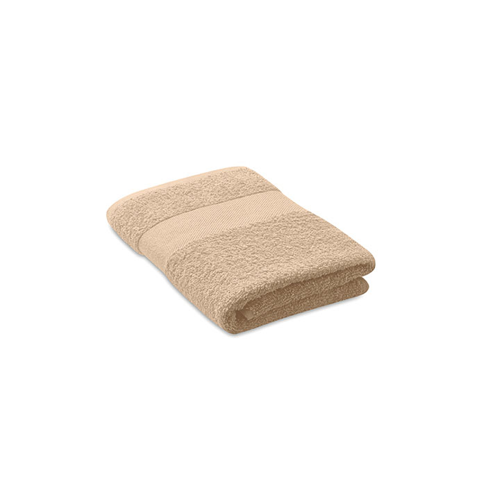 Serviette de bain beige pliée en coton
