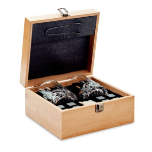Coffret en bois avec verres et pierres à whisky