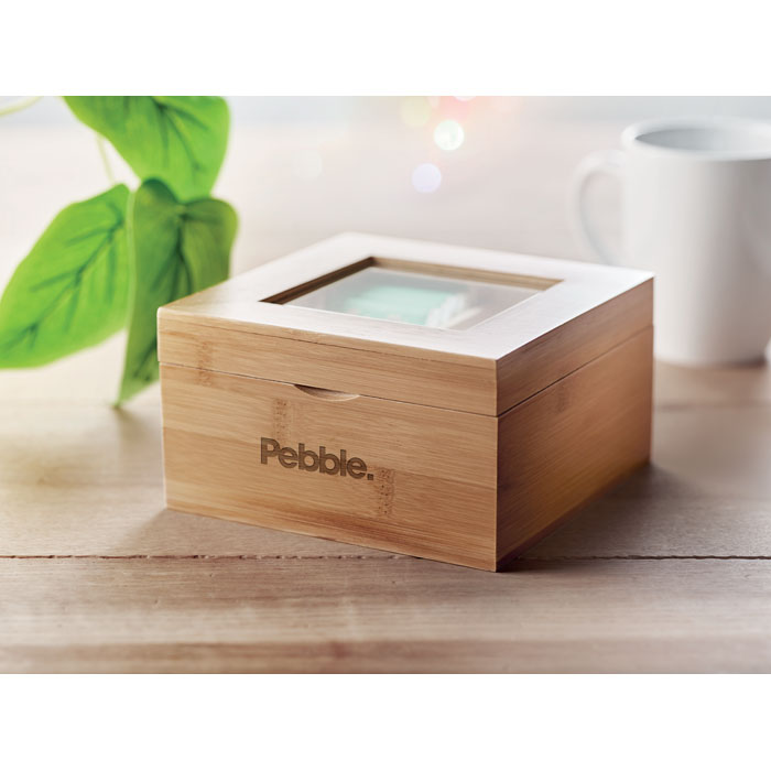 Boîte en bambou Pebble sur table en bois