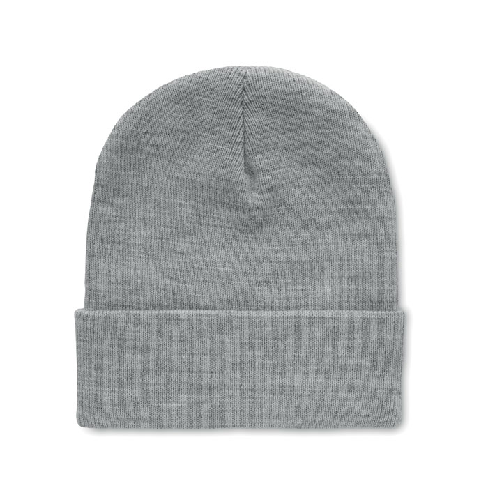 Bonnet gris en tricot plié