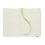 Cahier ouvert avec lignes et marque-page vert