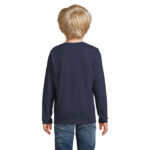 Enfant de dos portant un t-shirt bleu marine