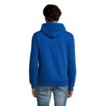 Personne portant un sweat à capuche bleu