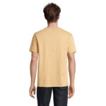 Homme portant un t-shirt beige vu de dos