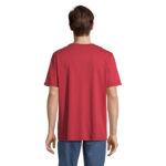 Homme portant un t-shirt rouge vu de dos