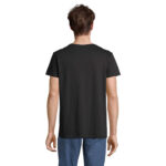 Homme portant un t-shirt noir vu de dos