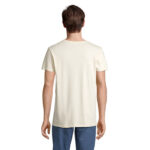 Homme portant un t-shirt beige vu de dos