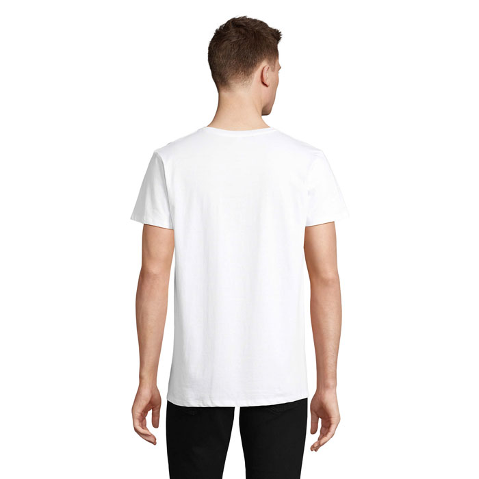 Dos d’un homme portant un t-shirt blanc simple