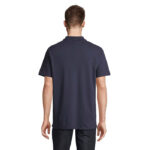 Homme portant un polo noir vu de dos