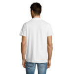 Homme portant un t-shirt blanc vu de dos