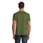 Homme portant un t-shirt vert vu de dos
