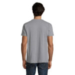 Homme portant un t-shirt gris vu de dos