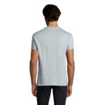 Homme portant un t-shirt clair vu de dos