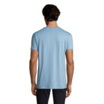Homme portant un t-shirt bleu clair vu de dos