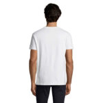 Homme portant un t-shirt blanc vu de dos
