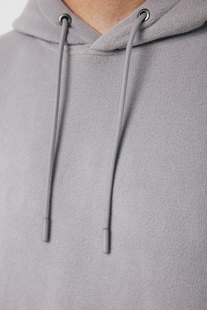 Sweat à capuche gris avec cordons.
