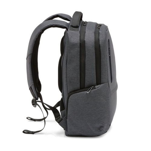 Sac à dos gris avec plusieurs compartiments zippés