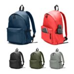 Cinq sacs à dos colorés posés côte à côte