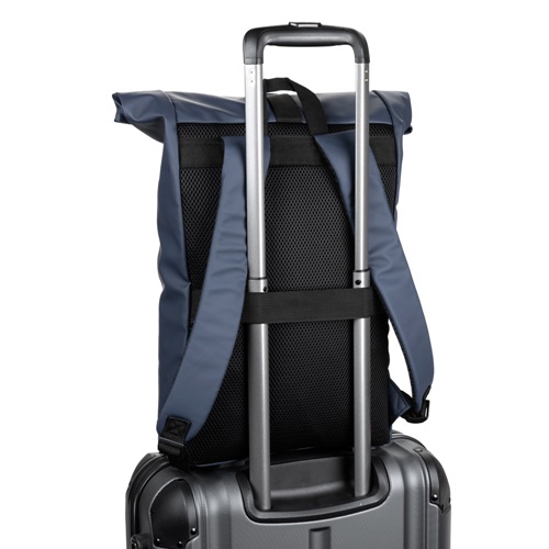 Sac à dos fixé sur valise à roulettes