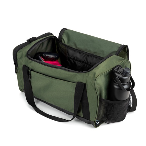 Sac de sport vert avec gourde et bouteille