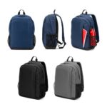 Cinq sacs à dos colorés avec poches latérales.