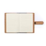 Carnet ouvert à pages lignées sur fond blanc