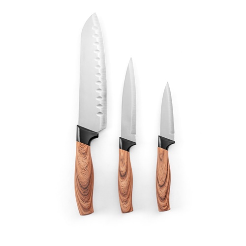 Trois couteaux de cuisine à manche en bois