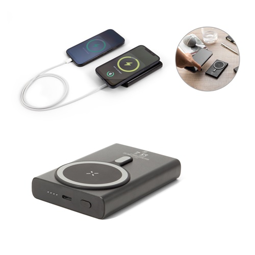 Batterie externe sans fil chargeant deux smartphones