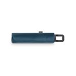 Parapluie pliable bleu avec poignée rectangulaire noire