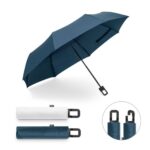 Parapluie pliable bleu avec poignée rectangulaire