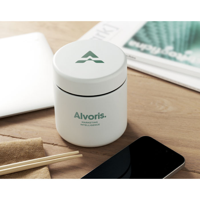 Pot blanc avec logo Alvoris sur bureau