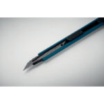Cutter bleu avec lame rétractable