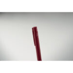 Stylo rouge bordeaux avec capuchon fermé