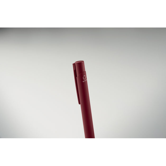 Stylo rouge bordeaux avec capuchon fermé